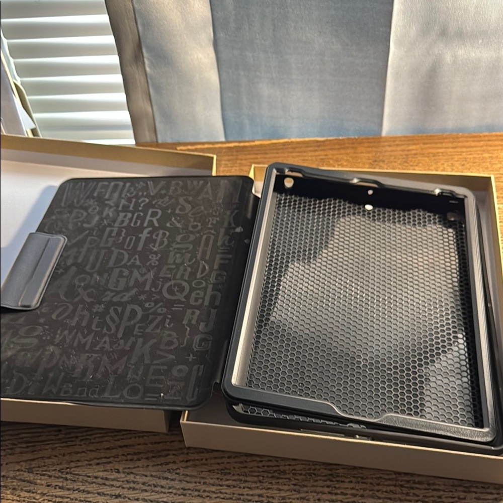 iPad case - Picture 2 of 4